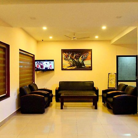 Hotel Chanakya Palakkad Bagian luar foto