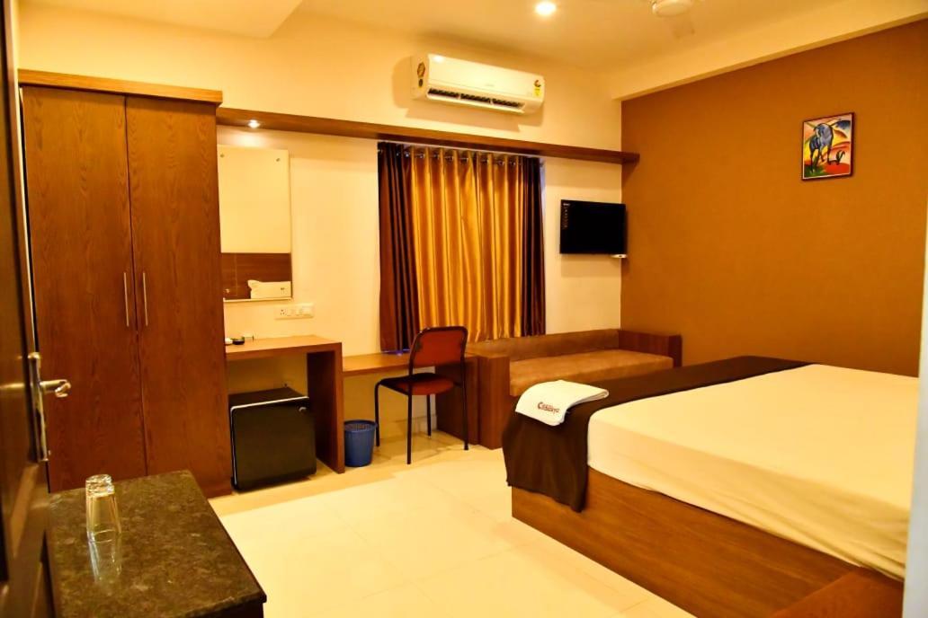 Hotel Chanakya Palakkad Bagian luar foto