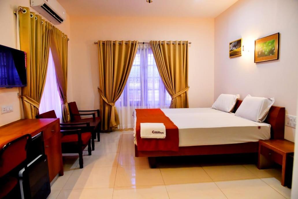 Hotel Chanakya Palakkad Bagian luar foto
