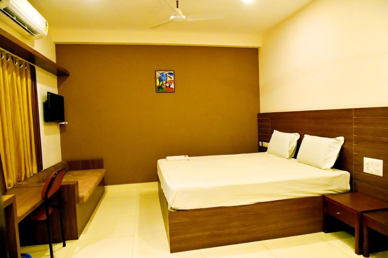 Hotel Chanakya Palakkad Bagian luar foto